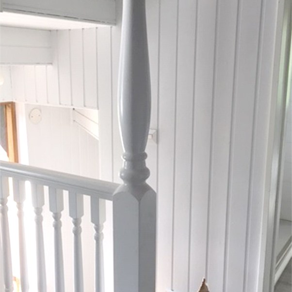 Rintamamiestalon portaikkoa avattiin ja purettiin seinää ja poistettiin alas johtanut ovi. Seinien panelointi, kaiteiden laitto, maalaus, lattian ja katon uusiminen tässä yhteydessä.